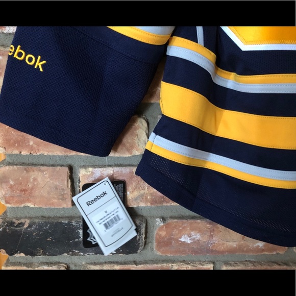 Buffalo Sabres Authentic NHL Jersey - Hasek - Picture 4 of 6